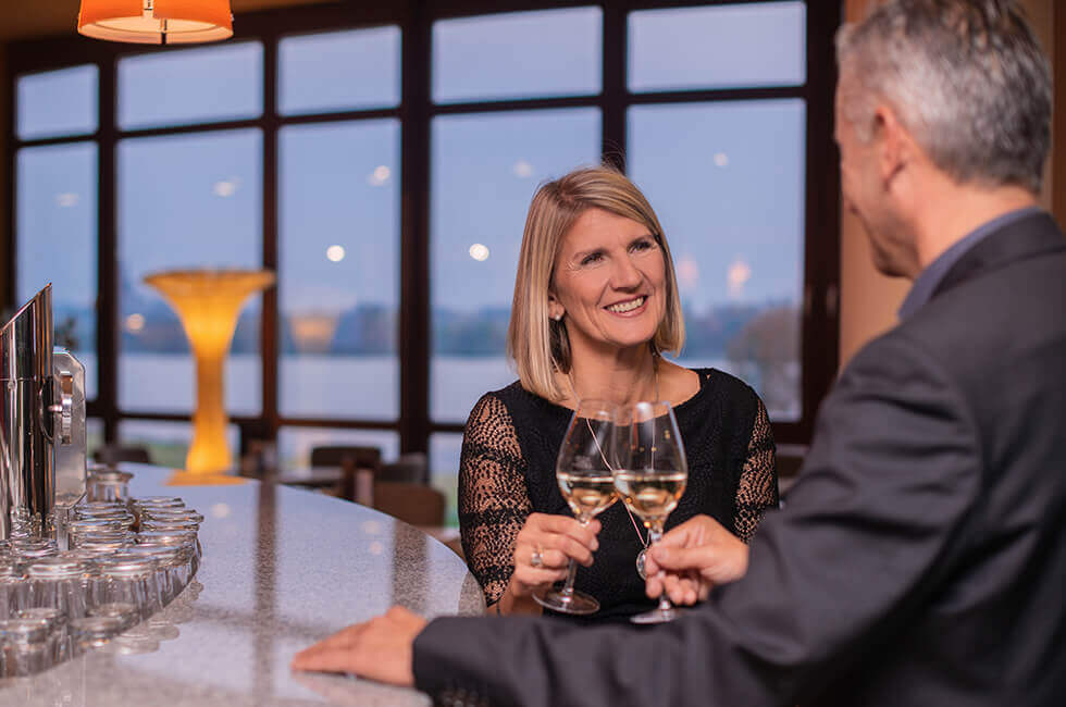 Zeit genießen in der Lobby-Bar mit Blick auf den Weißenstädter See