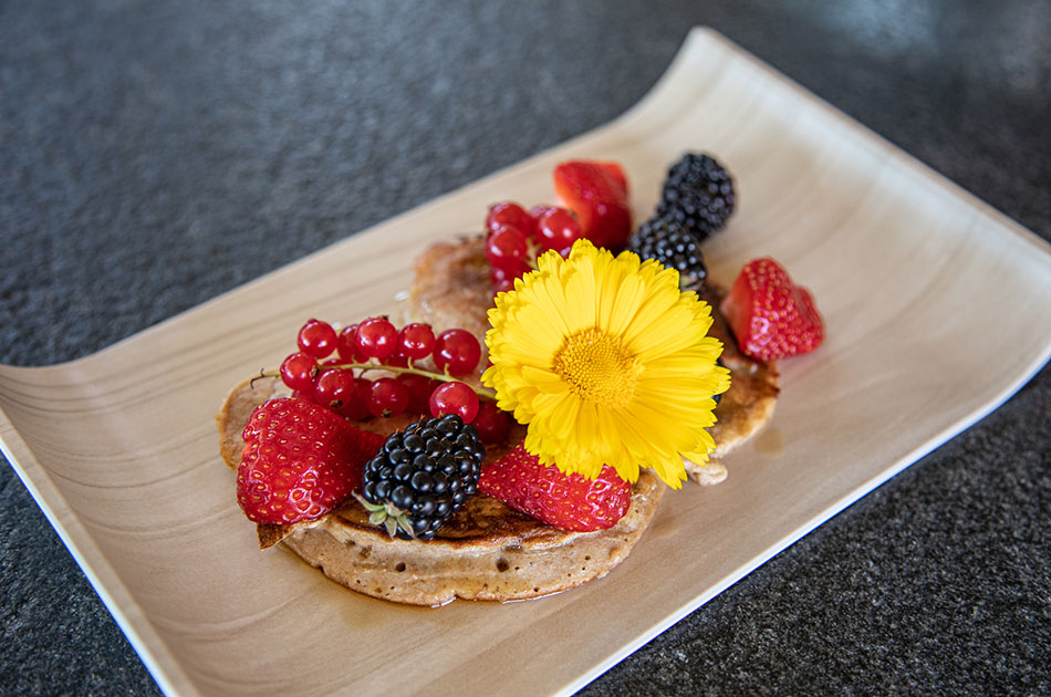 Zwischenmahlzeit Bananen-Pancakes mit Obst