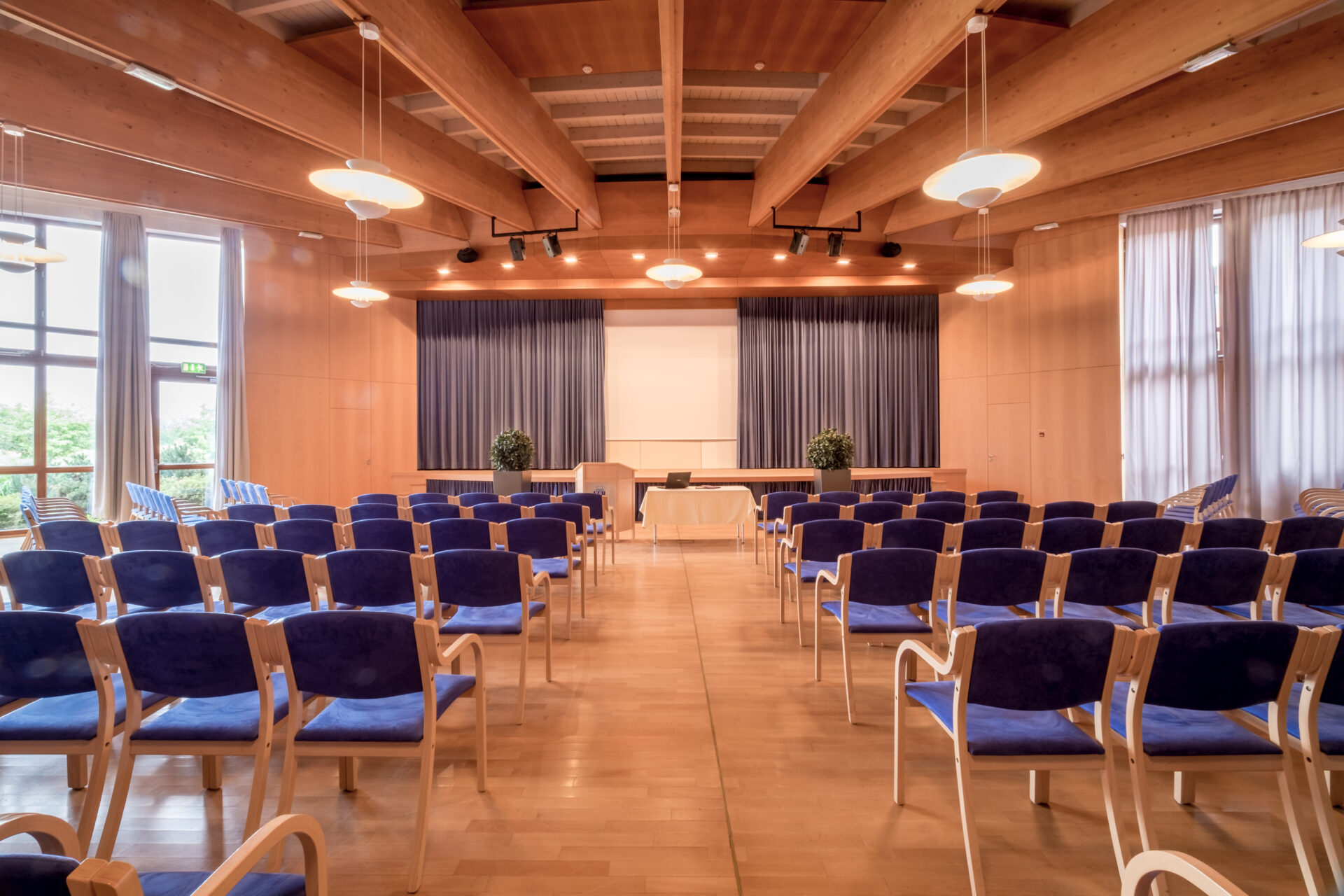 In unserem Kursaal finden regelmäßig spannende Events statt – auch Sie könnten hier etwas veranstalten!